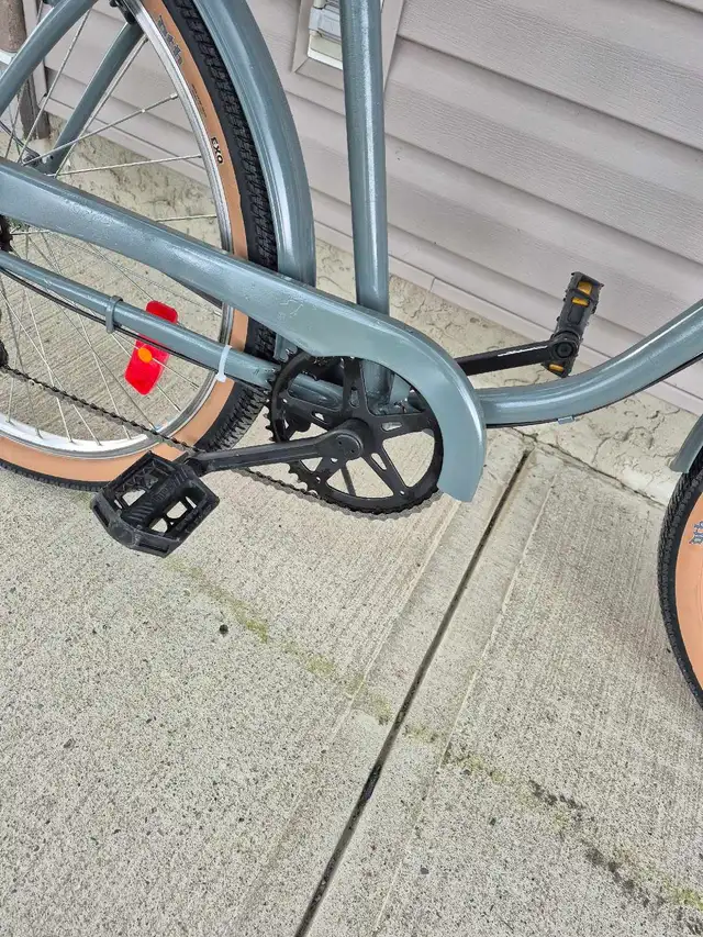 26 Huffy Cruiser bike in Cruiser, Commuter & Hybrid in Calgary - Image 8