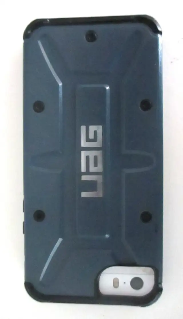 Apple iPhone 5s, 32 GIG  + protective case in Cell Phones in Regina - Image 5