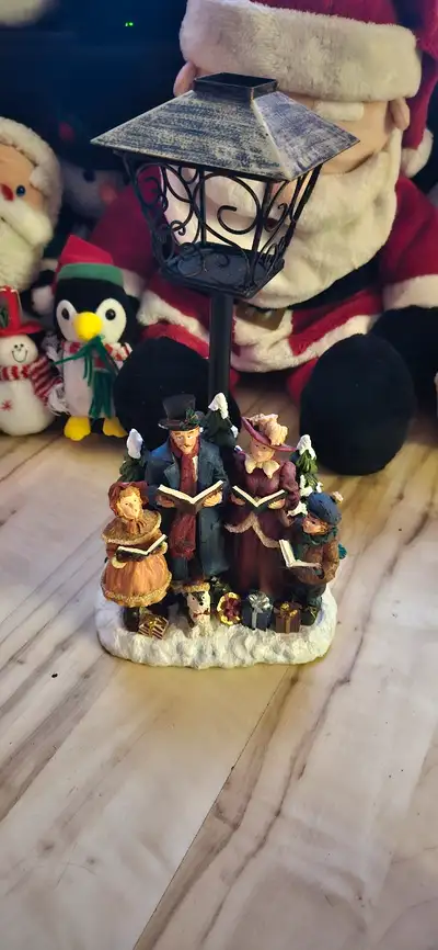 FIGURINE CHRISTMAS CAROLERS
