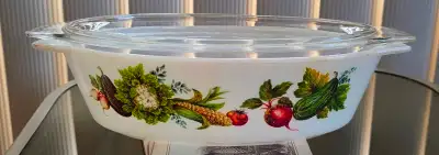 Plat en pyrex de style vintage, View more