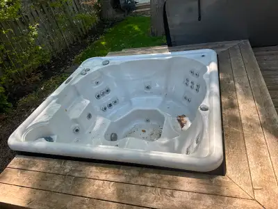 Hot tub - 6 person - not working.  Motherboard needs replacement, View more