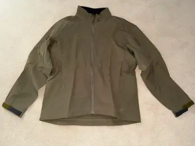 This is a discontinued gen 1 Arc'teryx LEAF combat jacket softshell in crocodile size large. It is m...