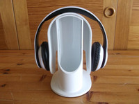 (e)scape Platinum,Headphones White and Base Stand