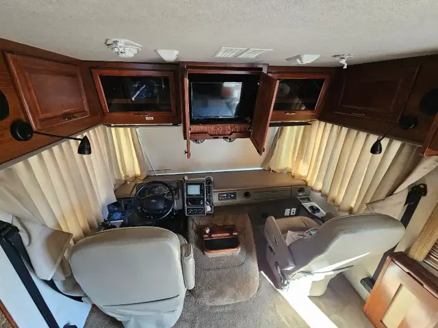2004 motor home in RVs & Motorhomes in Grande Prairie - Image 3