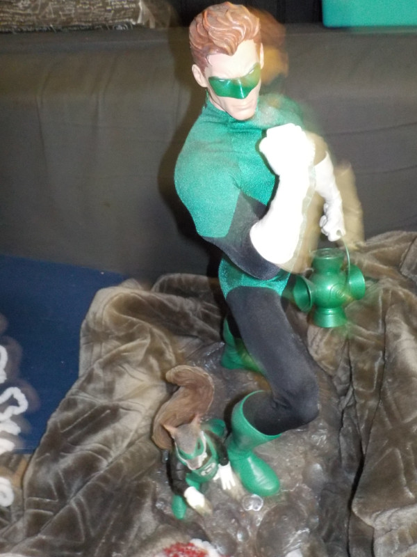 DC Direct Green Lantern (Hal Jordan and Ch'p) 1:4 Scale Statue in Arts & Collectibles in Oshawa / Durham Region - Image 4