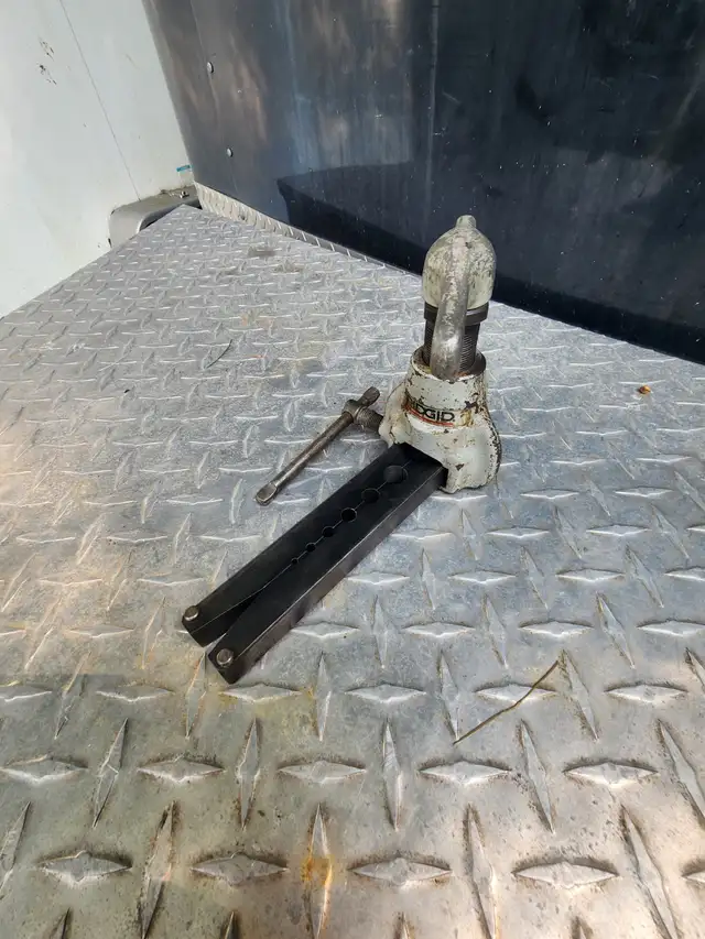 Ridgid Plumber Automotive Mechanic Flairing Tool in Hand Tools in Windsor Region - Image 11