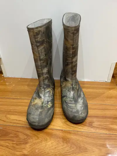 Rain boots size 6 CAN DELIVER , View more