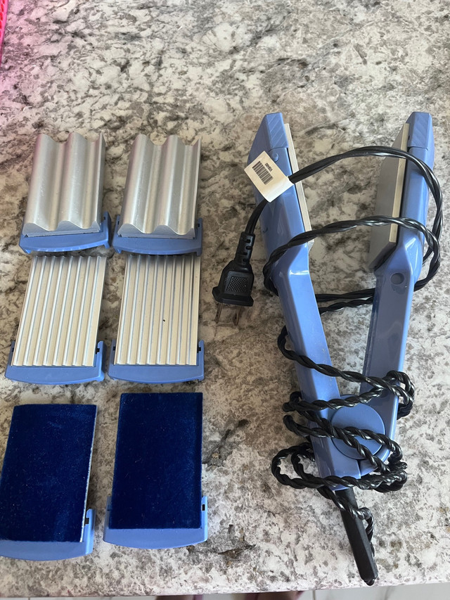 Hair straightener and curler 3 in 1 in Other in Ottawa