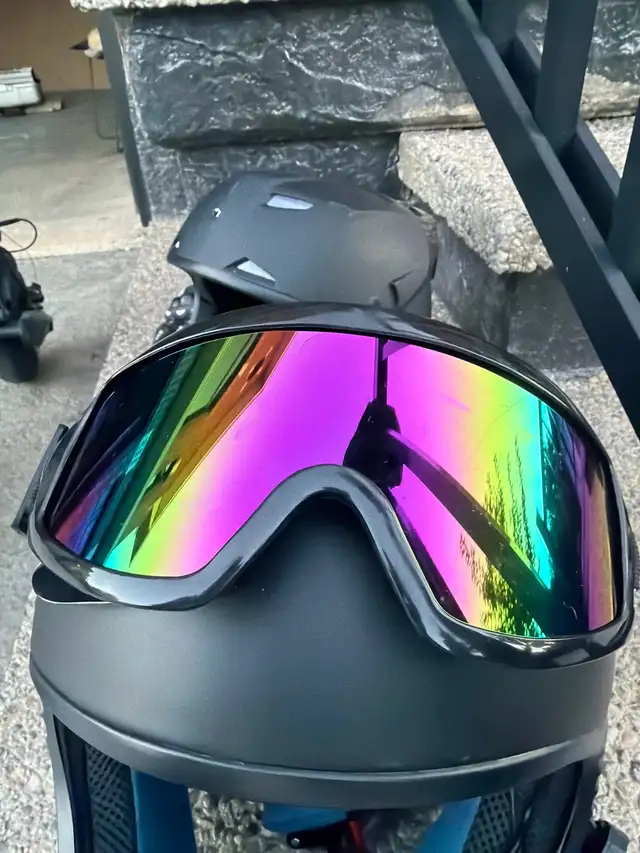 Dirtbike/ Full Head Helmets in Motorcycle Parts & Accessories in Hamilton - Image 4