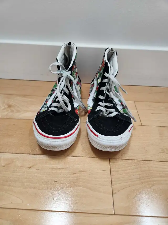 Vans Strawberry Gingham Sk8-Hi Zip Sneakers - Size 2.5 in Kids & Youth in Calgary - Image 3
