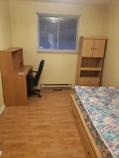 Room for rent in student house Free utilities free parking free laundry