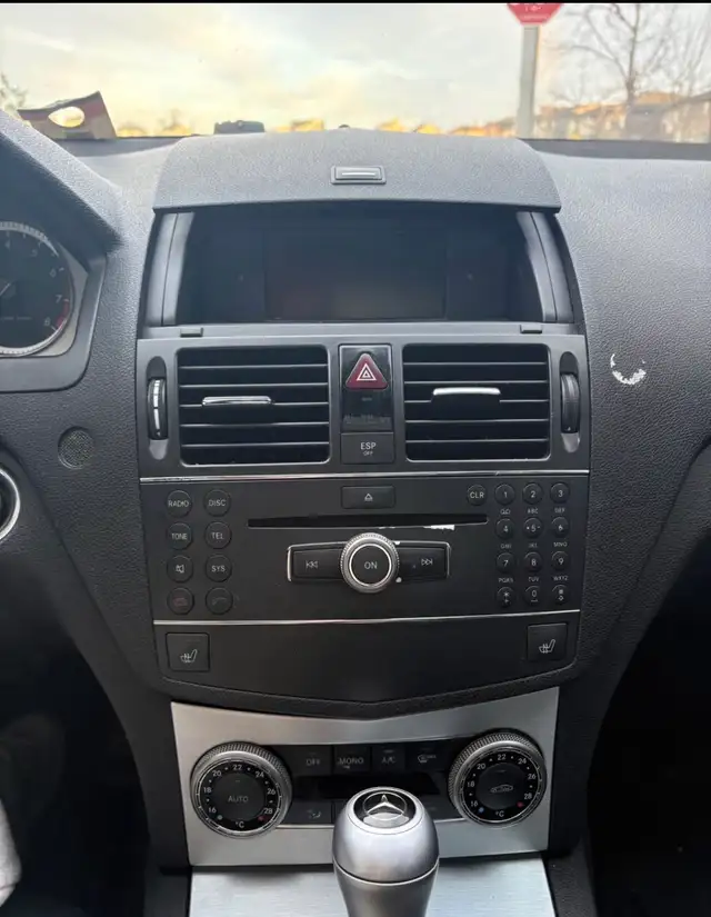 2009 mercedes benz  in Cars & Trucks in Calgary - Image 7