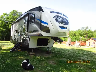 By Forest River 2 slide outs, air and heat, full fridge,microwave, large pantry with 3 shelves,Furri...