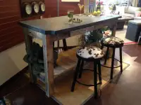 Incroyable immense table de bar de style industriel rustique 74"