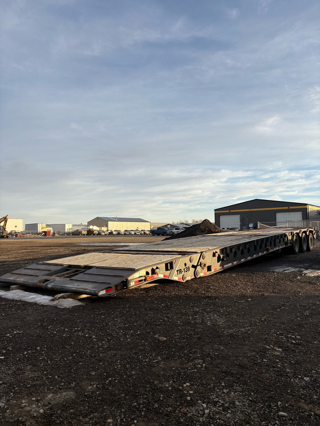 2007 Doepker 40Ton Scissorneck in Heavy Trucks in Lethbridge
