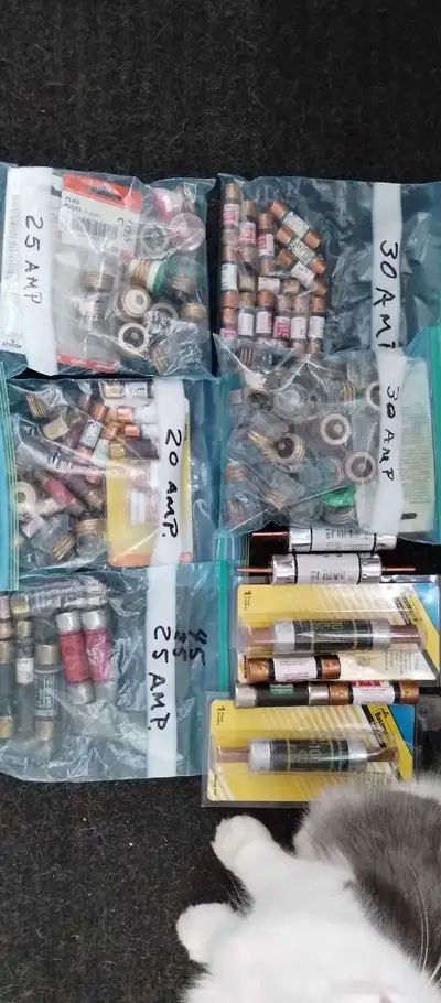 Lot de Fusibles divers 20-25-30-35-45-100 Ampères