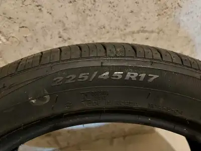 20$ a tire 225 / 45 R17 Total three tires Micheline Winter tires