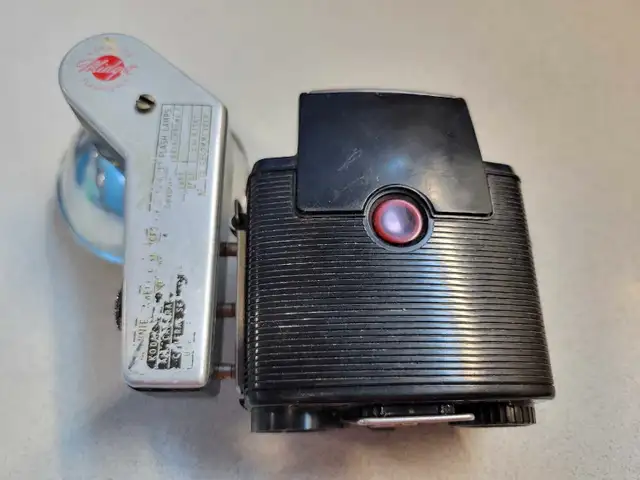 Brownie Starflex Camera w flash unit and batteries 63683058316675121