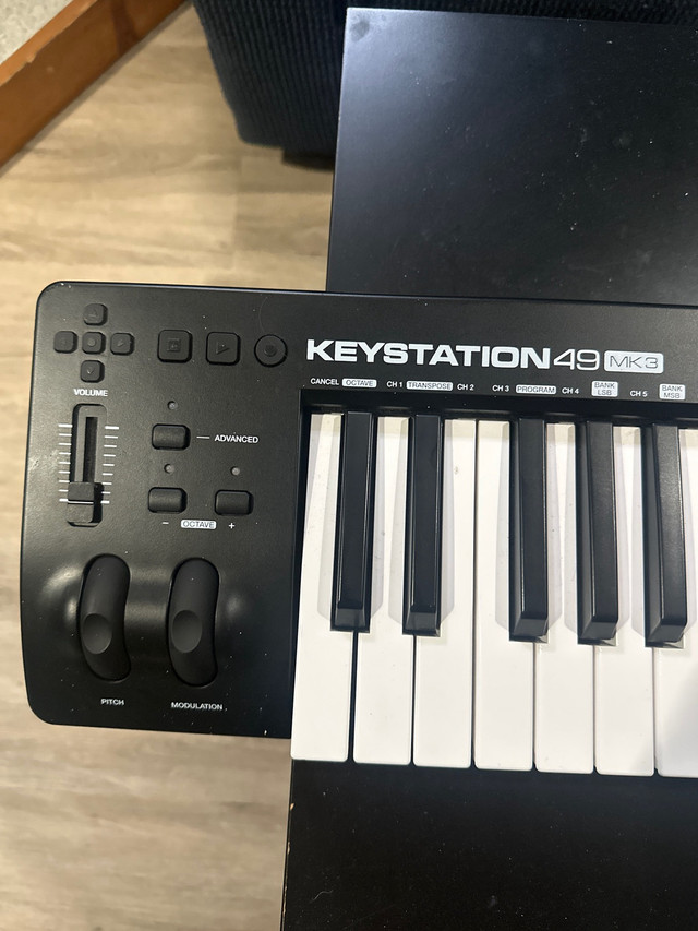 Midi keyboard 49 keys   in Pianos & Keyboards in Hamilton - Image 2
