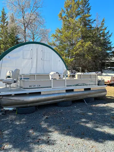 70 hp Johnsen, Lowrance 510, fish finder, new carpet new upholstery new rebuilt motor by OBR marine,...