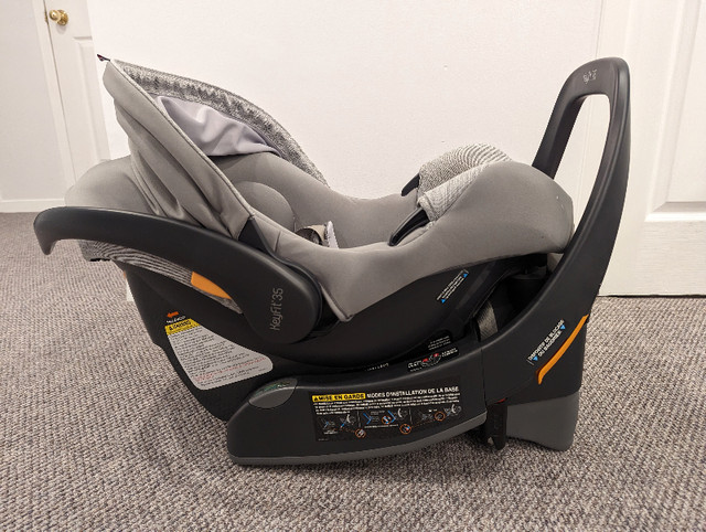 chicco KeyFit 35 Infant Car Seat + Winter Cover in Strollers, Carriers & Car Seats in Ottawa