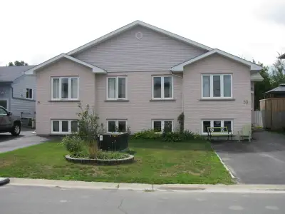 Garson – Spacious 2-Bedroom Apartment in a Quiet, Highly Desirable Neighborhood Beautiful lower-leve...