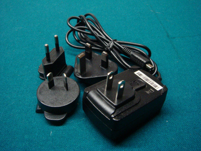 Mini USB International Charging Kit for Cell Phones in Cell Phone Accessories in Ottawa - Image 2