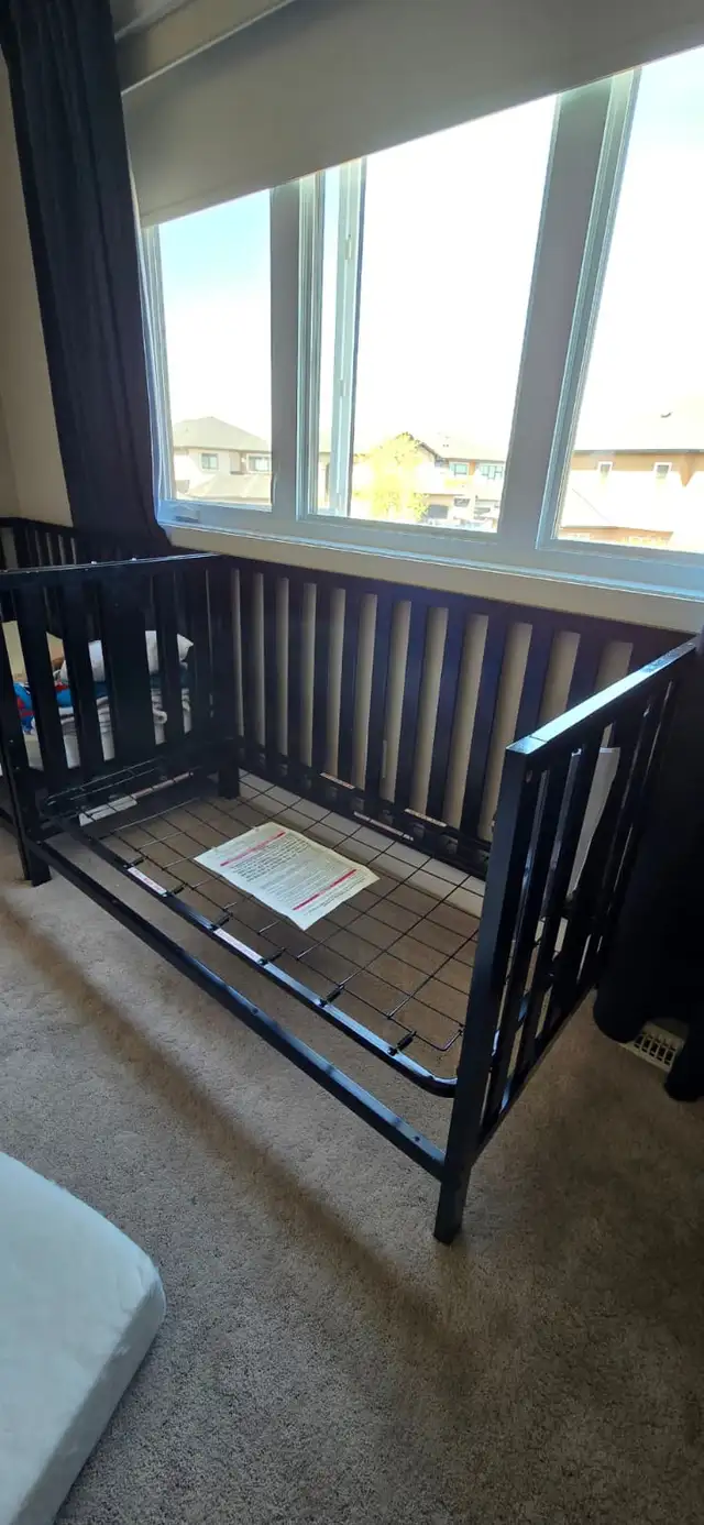 Storkcraft Pacific Convertable Crib, Black. in Cribs in Edmonton - Image 2