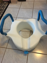 Raised toilet seat in good condition 