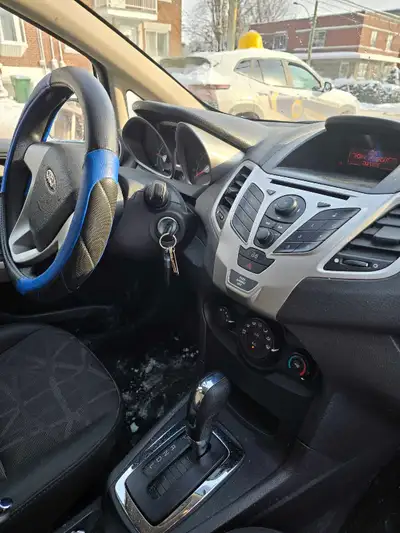 Je vends ma Ford Fiesta, une voiture compacte et fiable avec 120800 km au compteur. Cette voiture d'...