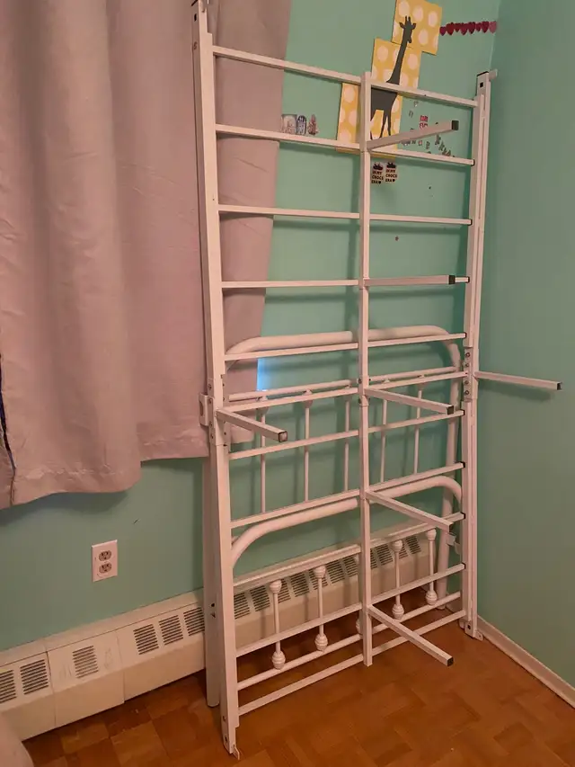 Twin bed frame in Beds & Mattresses in Barrie - Image 4