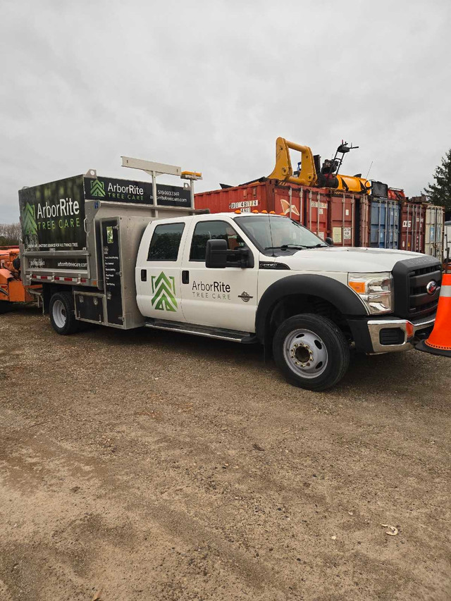2012 Ford F550 Chipper Truck in Cars & Trucks in Guelph - Image 2