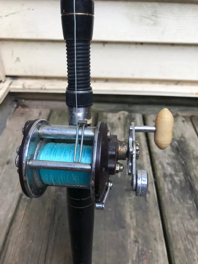 Trolling Rod & Reel in Fishing, Camping & Outdoors in London - Image 3