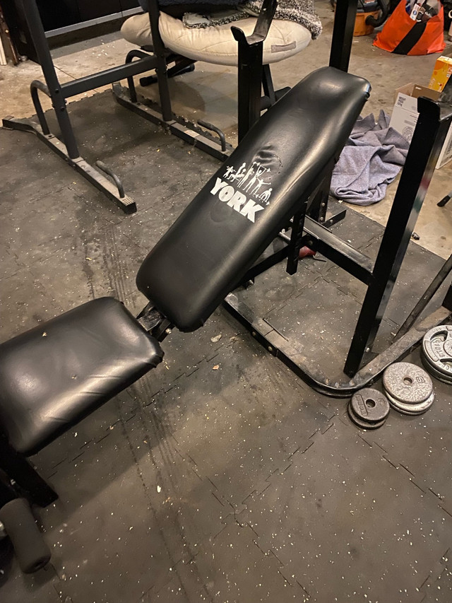 Weight bench in Exercise Equipment in Kitchener / Waterloo
