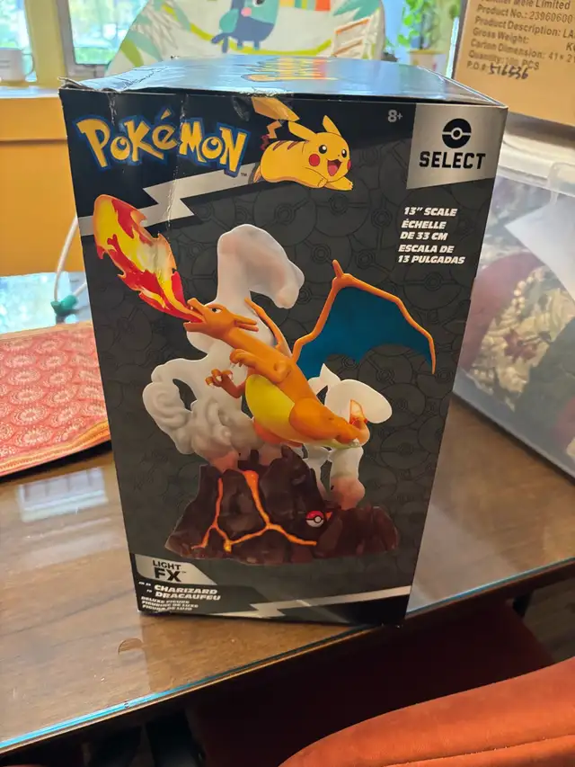 Pokemon Select Charizard Deluxe Figure