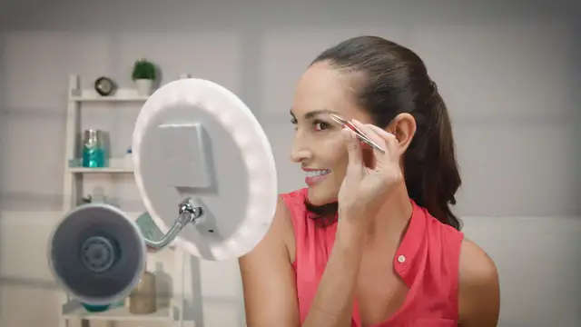 MIRROR- FLEXIBLE MAGNIFYING WITH LIGHT in Home Décor & Accents in Ottawa - Image 3