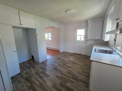 Disponible immédiatement ! Appartement 3 1/2 situé au 2e étage d'un immeuble tranquille à Brossard....