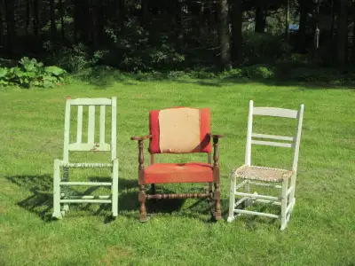 CHAISE BERÇANTE ANTIQUE À RESTAURER, View more