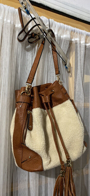 Moyen sac à main brun neuf/médium handbags brown new dans Autre  à Ville de Montréal
