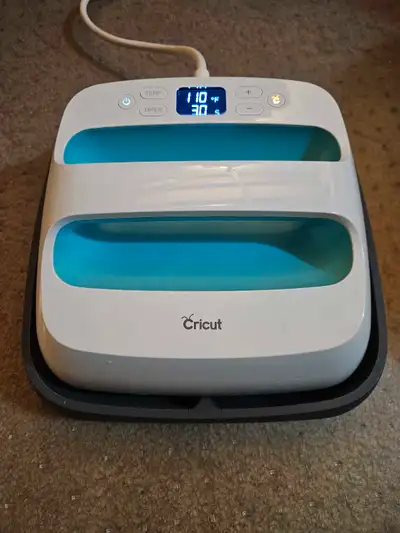 CRICUT 10" PRESS New never used it. 120 OBO