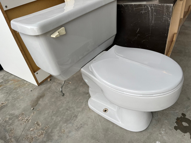 Light gray retro toilet  in Plumbing, Sinks, Toilets & Showers in Kamloops