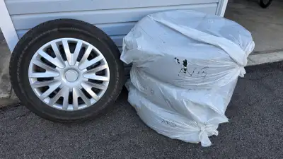 Ensemble complet de 4 pneus d’hiver Michelin X-Ice Snow SUV 235/60R18 107T, utilisés un seul hiver....