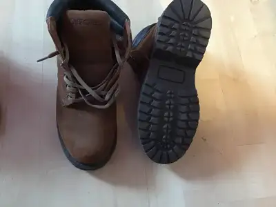 Bottes d’hiver et espadrilles, View more