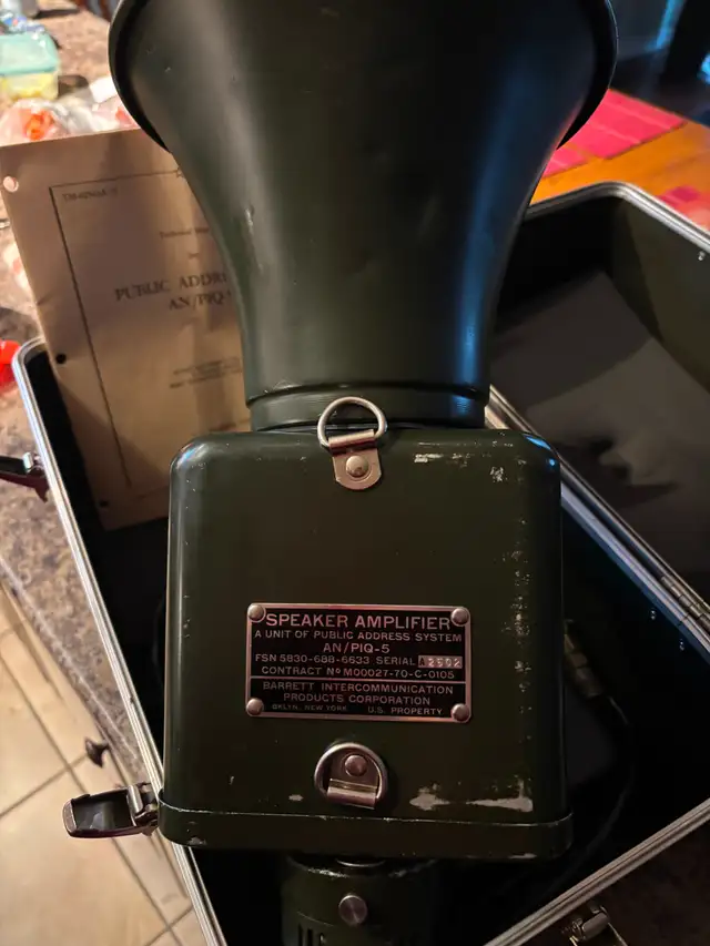 US ARMY MEGAPHONE in Arts & Collectibles in Kingston - Image 5
