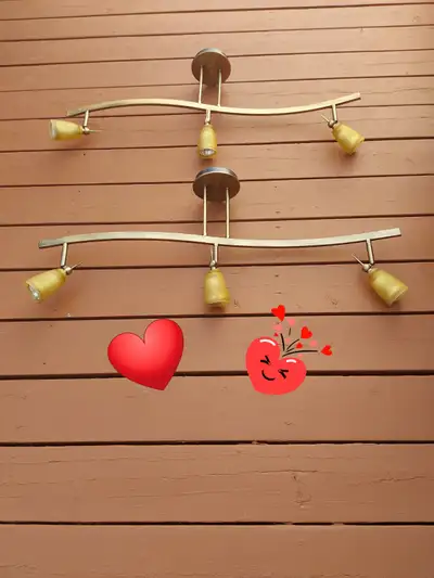 ❤️2 LUMINAIRES SUR RAIL 36 PO. LONG $10.00 CHAQUE❤️, View more