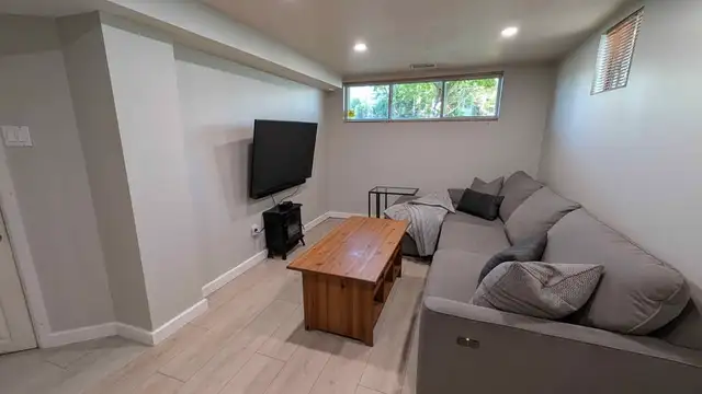 Bright All-Inclusive 1-Bedroom Basement Apartment — Sandy Hill