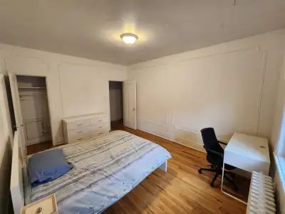 Chambre meublée et spacieuse aout
