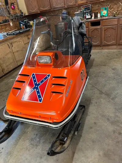 1988 Ski Doo Nordic 60 made in Sweden New 20" track New 18 " windshield Reverse Hi /low range 503cc...