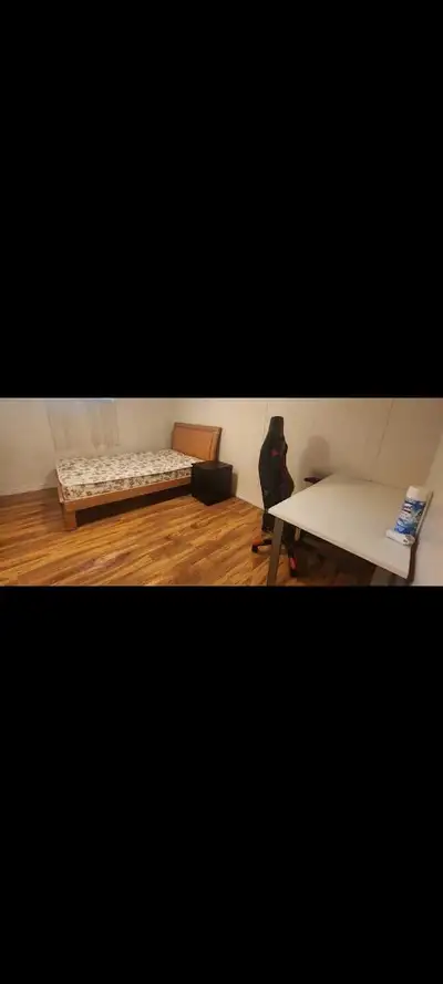 Beautiful PRIVATE ROOm. Private room for MALE. all inclusive, wifi, laundry, furnished, 2 WASHROOMS,...
