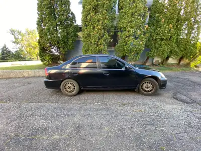 2005 Acura EL, 4-cylinder, 1.7 litre engine. Sunroof, power windows, heat and air conditioning all i...